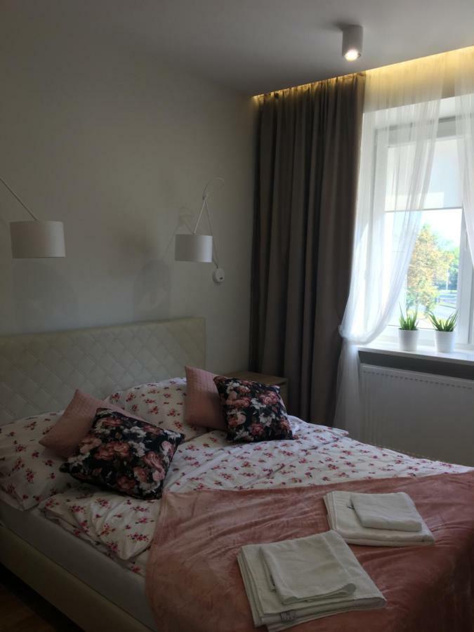 Family & Business Elegant Apartments Ul Astronautow Centrum Downtown - 3 Bedroom, Parking Kielce Exterior photo
